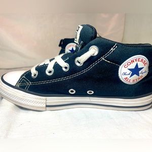 Converse all star youth Sz 2.5 , Preowned Condition .
